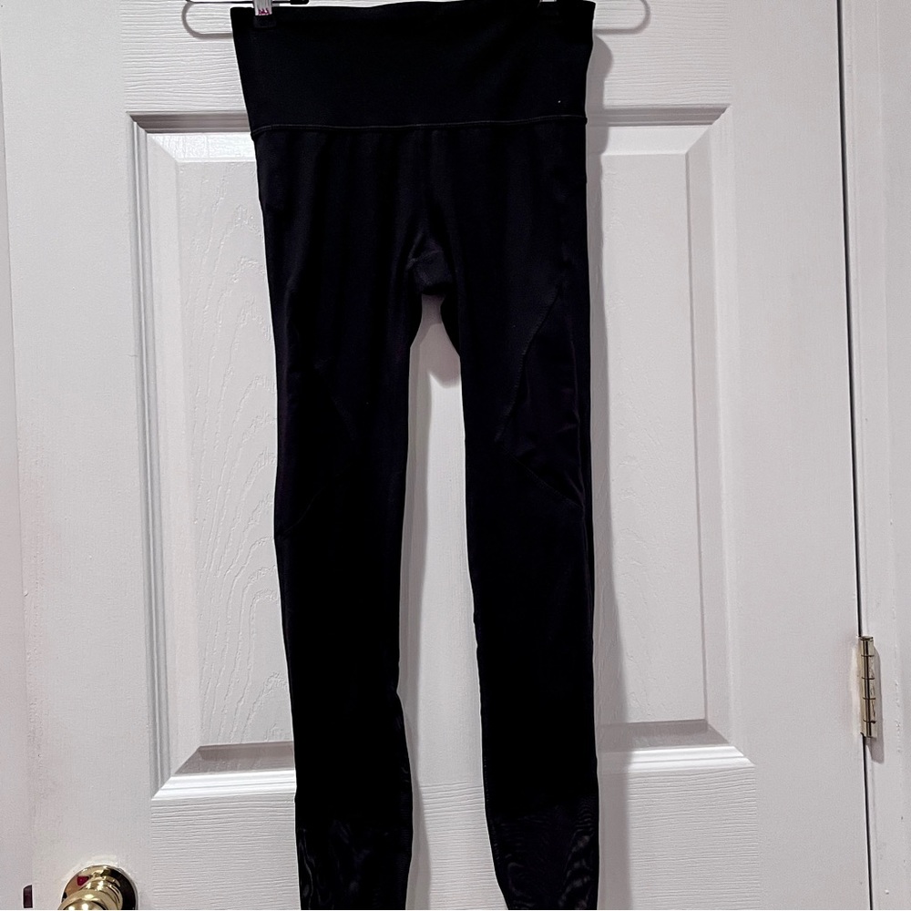 Gapfit leggings with mesh insets